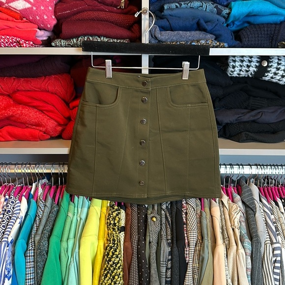 Express olive button front mini skirt size 4 - Picture 1 of 3